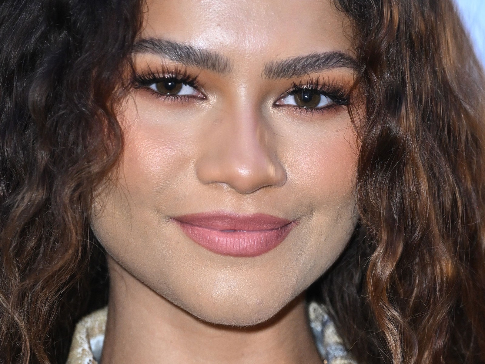 Zendaya just revealed the perfect glow-up using the ‘C’ highlighter trick